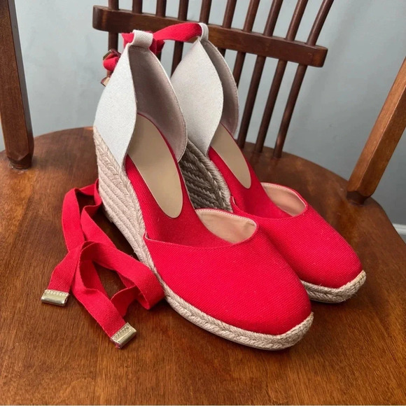 JustFab Red Wedge Ballet Heels with Bow Ties Metallic Gold Accent Woven sz 8 - Picture 3 of 12